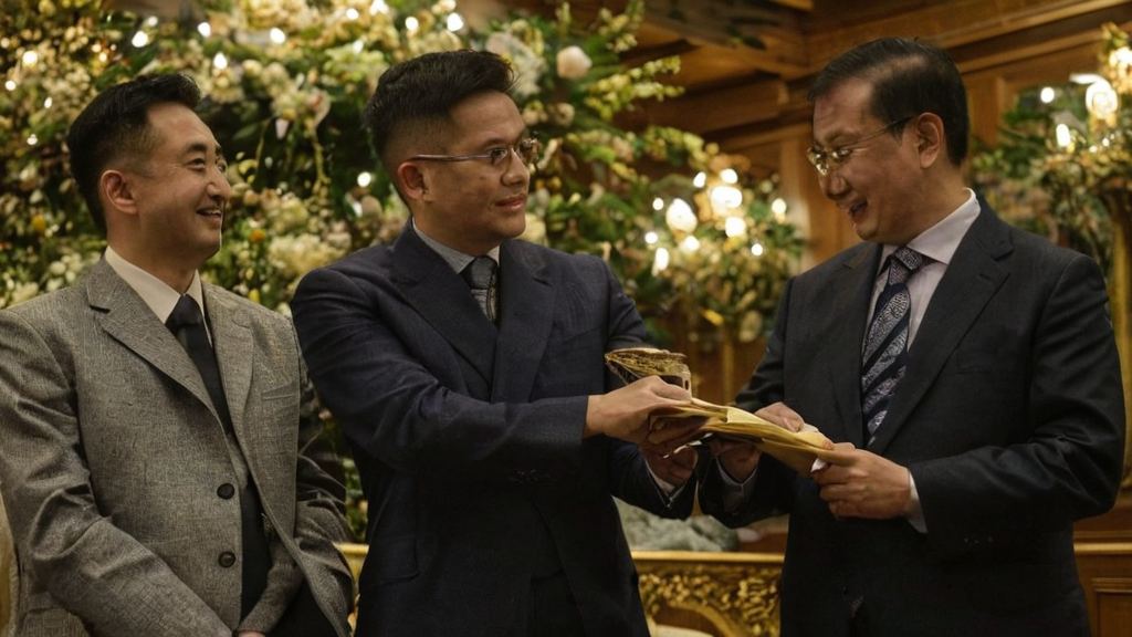 微博上分享各种明星趣事引发吃瓜群众热议，想象当你听到一个明星在直播中哭泣的瞬间