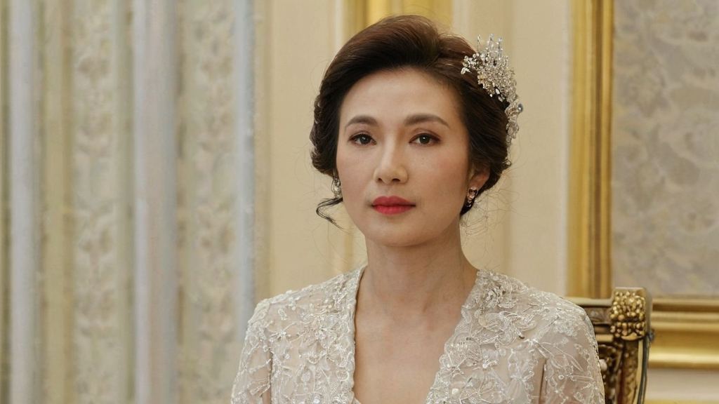 关晓彤娱乐高清美照曝光引热议，小仙女的魔法魅力令人叹服，网友热议她的幕后生活