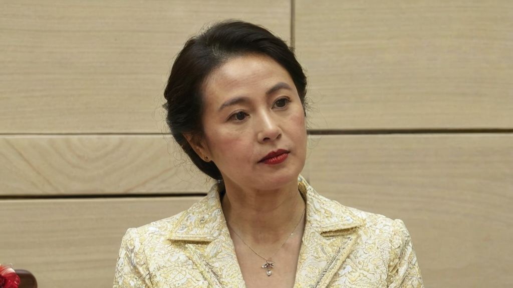 明星慈善幕后潜规则曝光引发出轨丑闻,游戏界女性向游戏繁荣背后的秘密